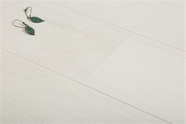 Ламинированный паркет Avers Boden  ХОВЕЯ ABRE16. 1215*196*8мм. Пропитка воском. V-образная фаска. 33 класс. 8 штук в упаковке. 1,905  м2 в упаковке. cZH9t19SjnRwDVp4Mjy571